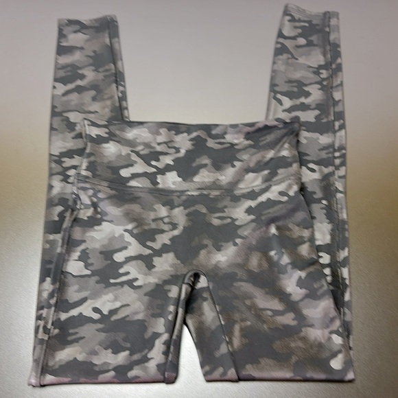 SPANX Black Gray Faux Leather Camo Print Leggings Size S - Picture 14 of 14
